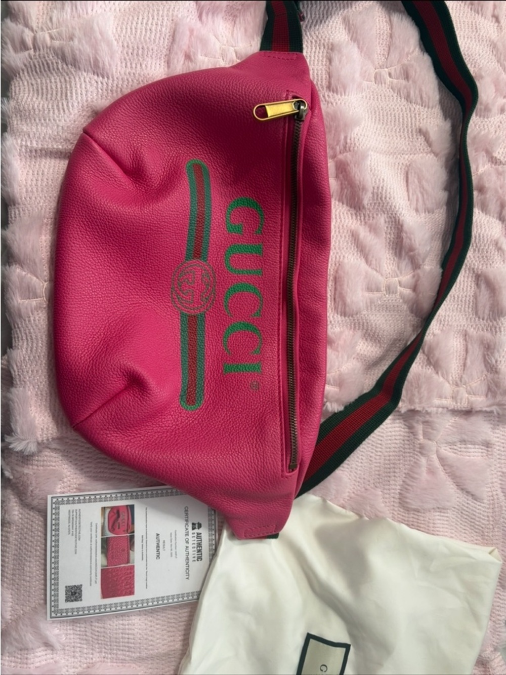 Gucci bumbag/belt bag leather with adjustable strap! Like new!